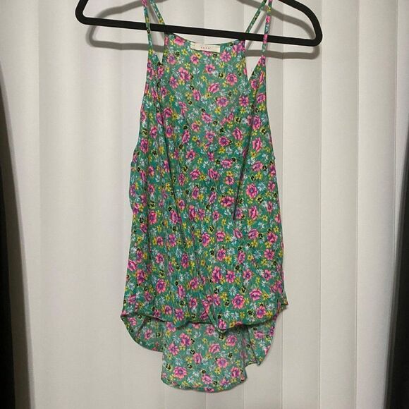 Lush v-neck floral sleeveless low/high style summer top - Picture 1 of 4
